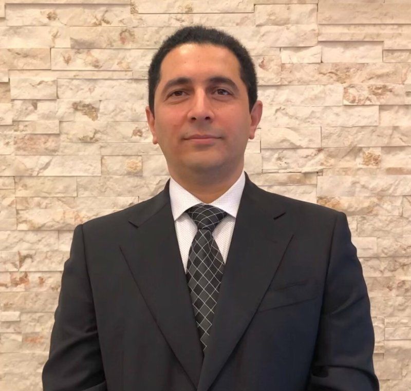 دکتر آرش اریس