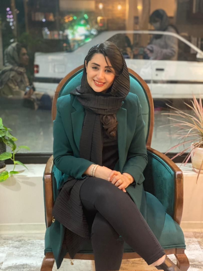 دکتر دینا گنجی متخصص روانپزشکی