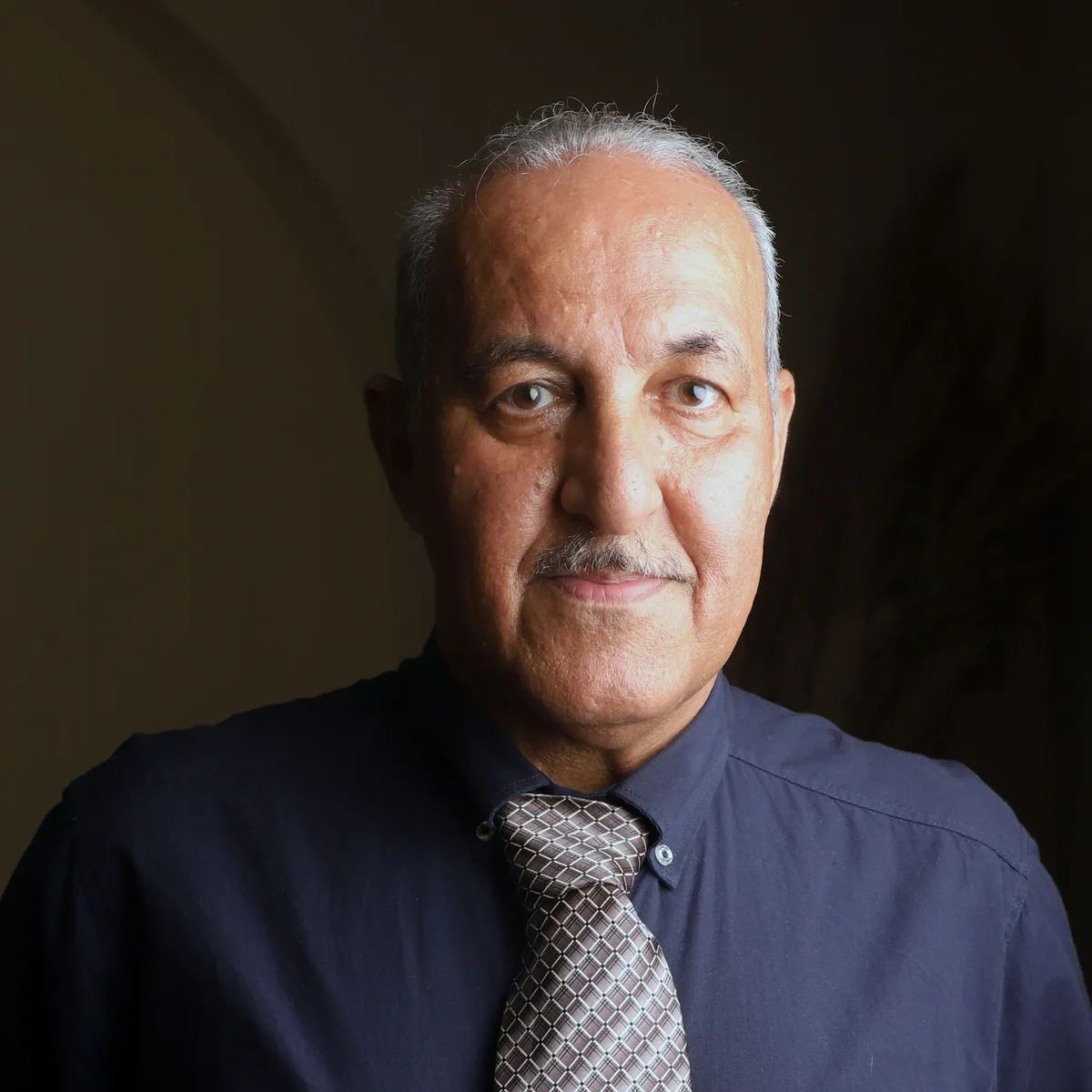 دکتر احمد اکبرزاده