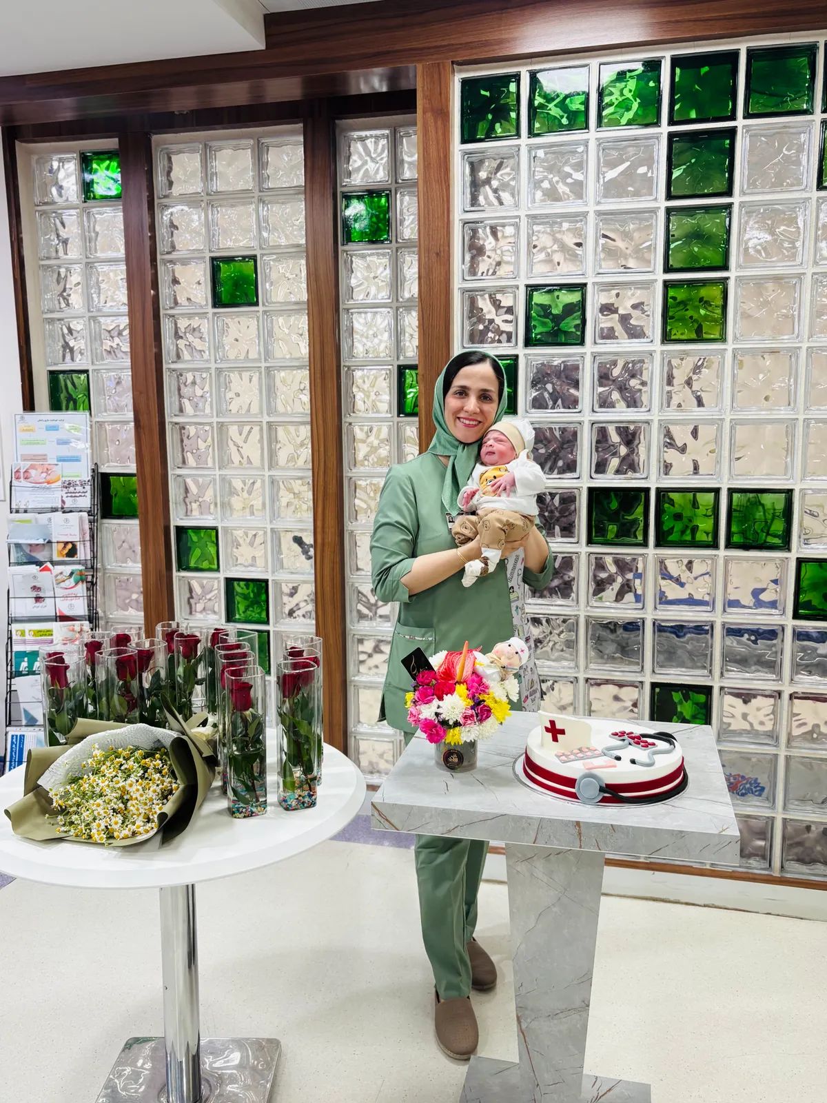 آزاده رزاقی کارشناسی مامایی