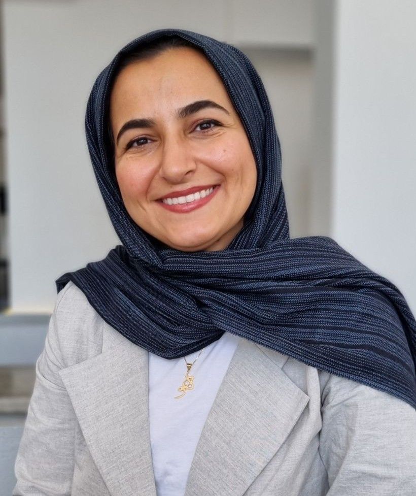 دکتر سعیده دارشی دکترای حرفه ای دندانپزشکی زیبایی، جراح و درمان ریشه