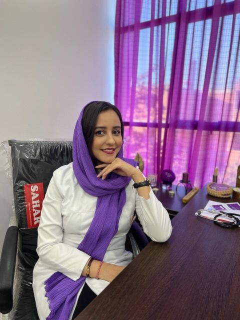 کارشناس عاطفه حسن نژاد اسفندانی سکسولوژیست, کارشناسی مامایی