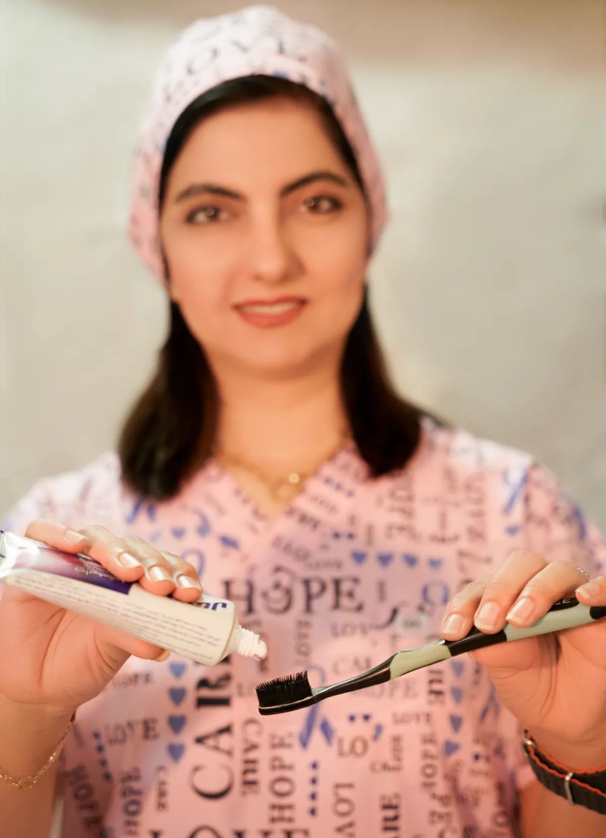 دکتر ساناز طهمورث پور متخصص دندانپزشکی کودکان و درمانهاى دندانپزشكى تحت بيهوشى