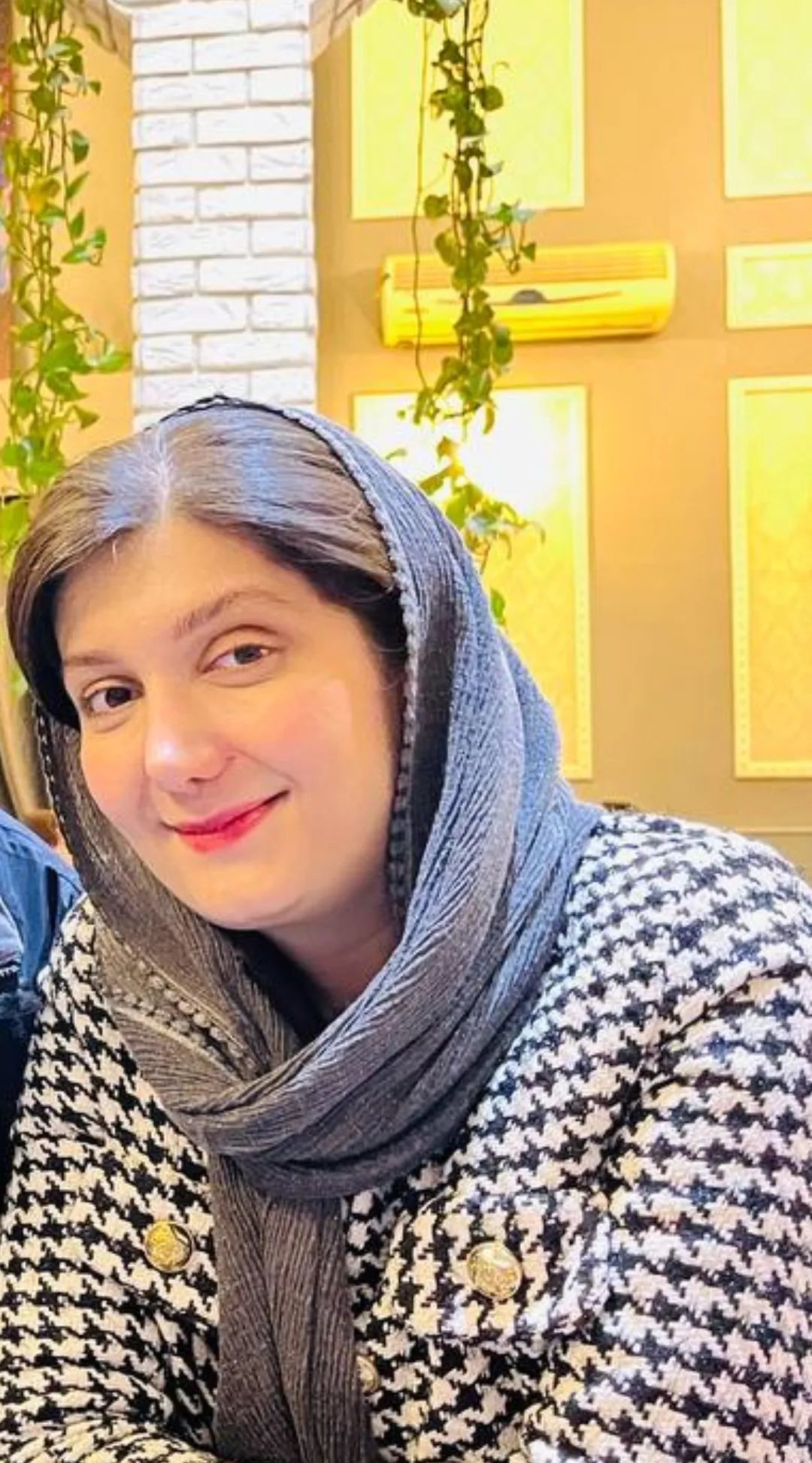 کارشناس مژده ساکی کارشناسی مامایی / تعیین جنسیت / عفونت زنان / مشاوره جنسی / مراقبت های قبل و بعد از بارداری