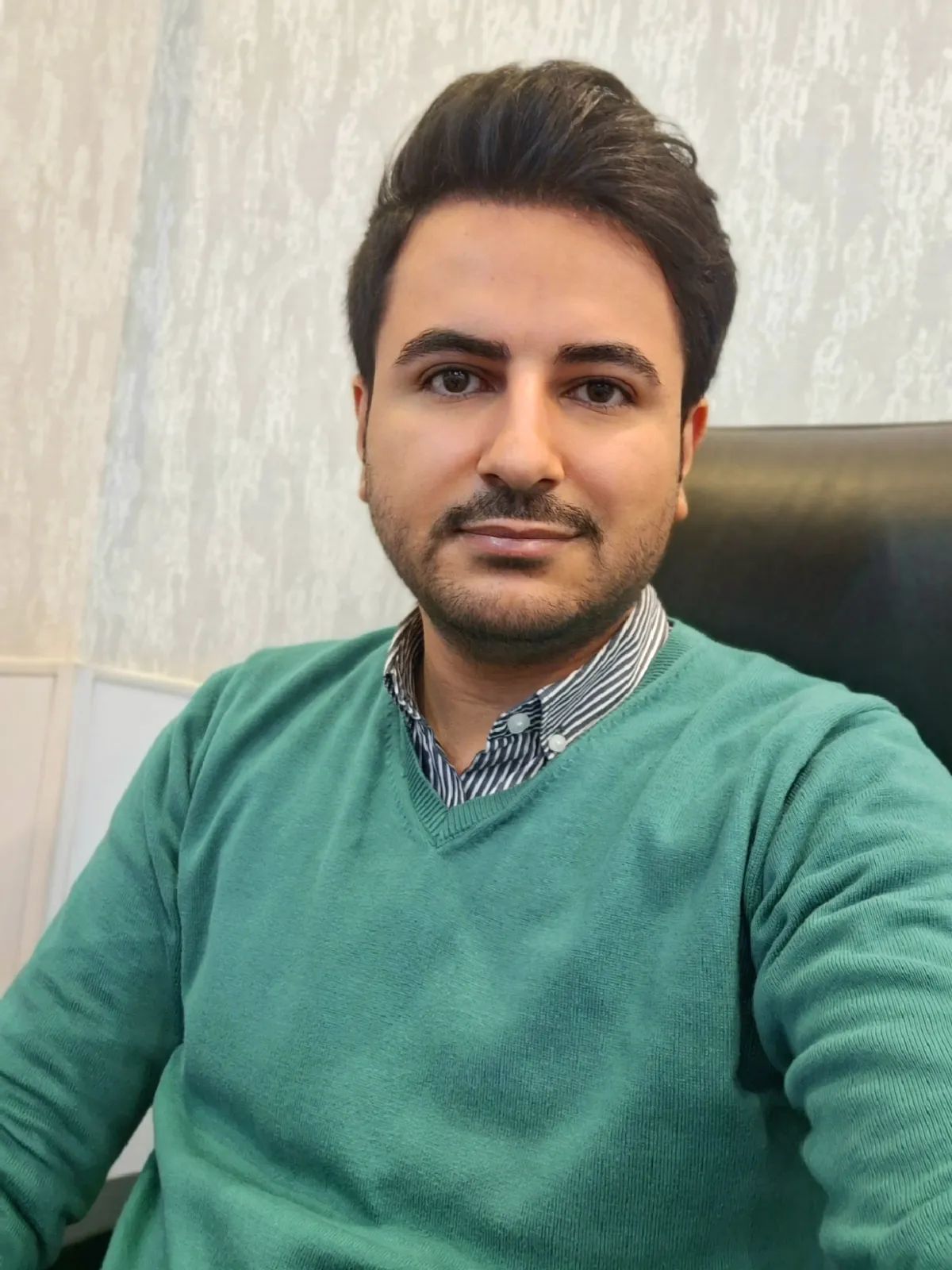 دکتر آکو محمودیان متخصص قلب و عروق