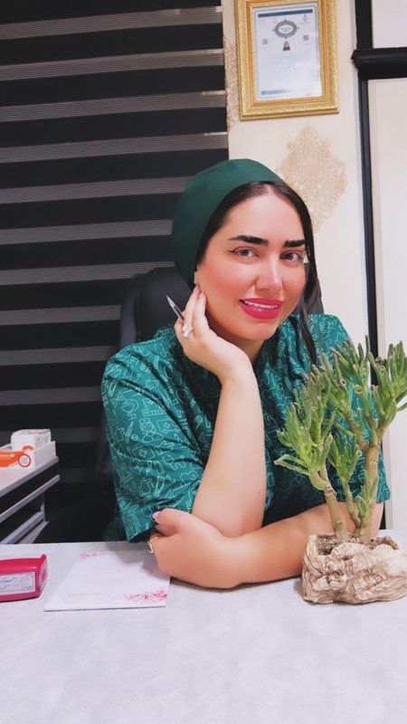 کارشناس غزاله استادسندیانی کارشناسی مامایی