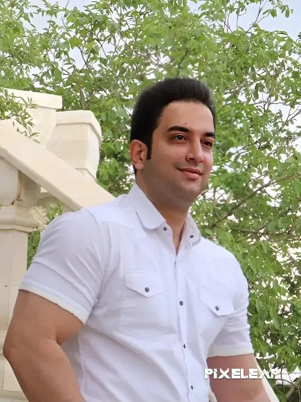 دکتر فرزاد ملک خورشیدی جراح دندانپزشک ،عصب کشی،ترمیم،ایمپلنت