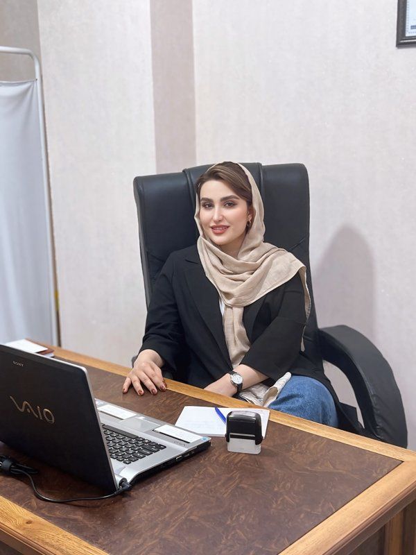 دکتر ریحانه نصرتی
