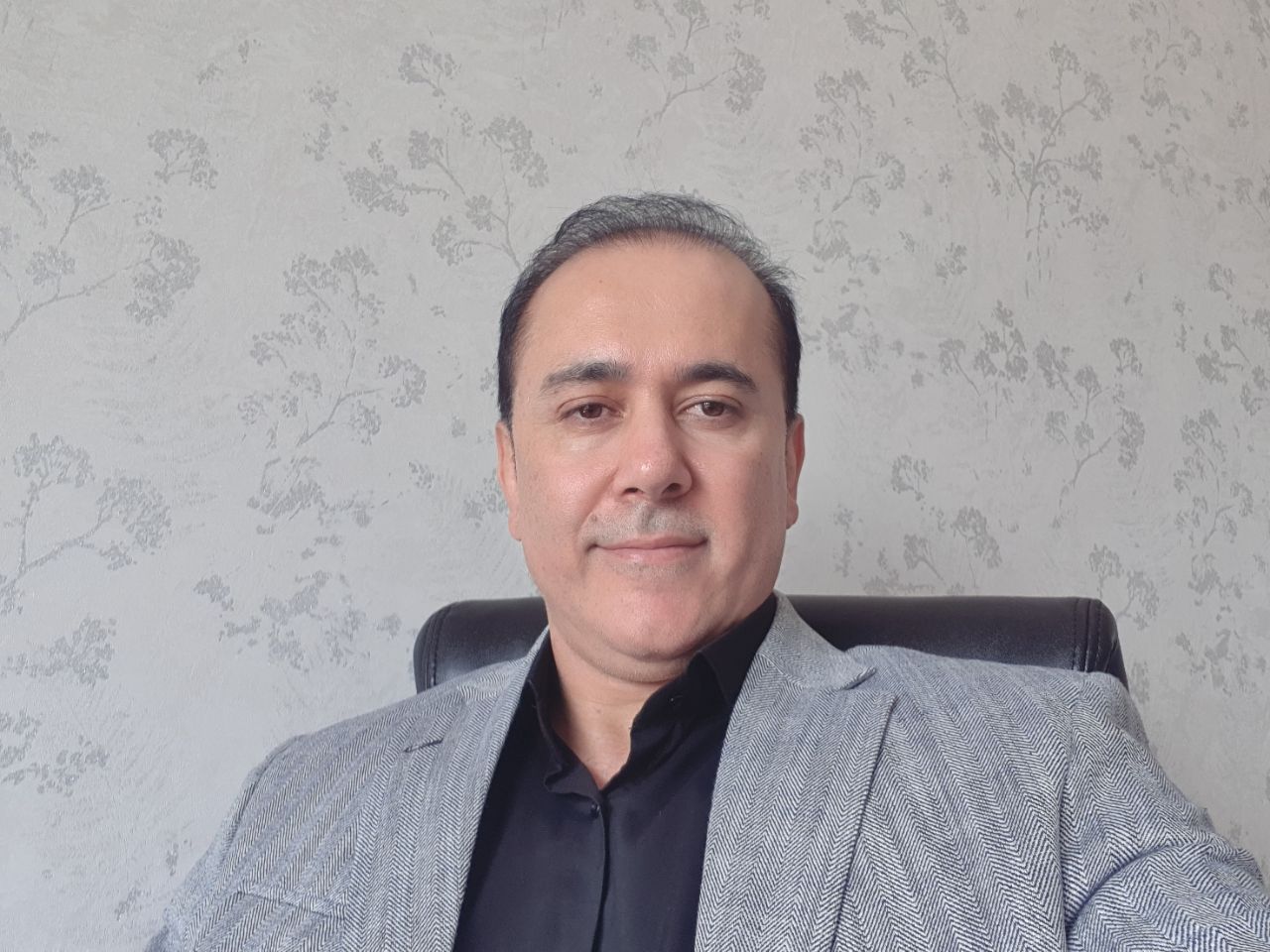 حمید خلیلیان فوق تخصص نوزادان و متخصص کودکان