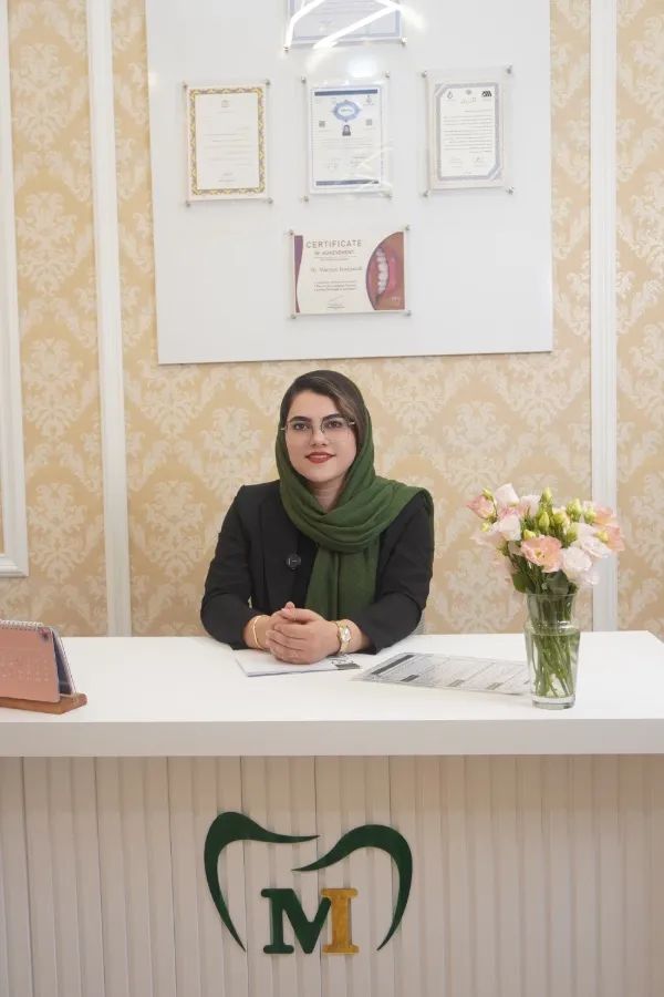 دکتر مریم ایزدپناه دکترای دندانپزشکی