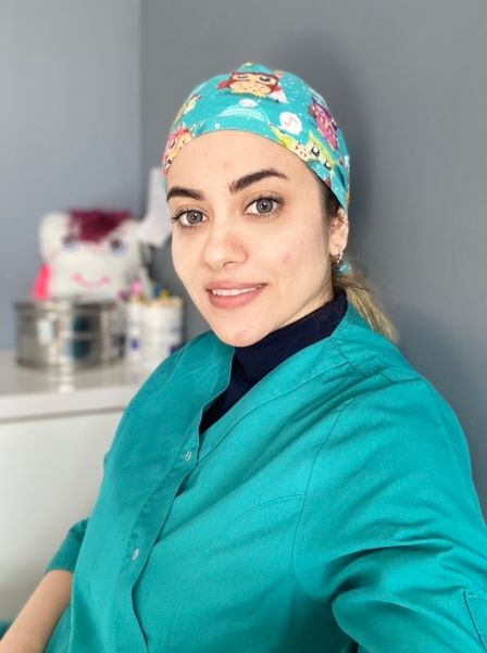 دکتر نیلوفر خوانساری نژاد دکترای دندانپزشکی