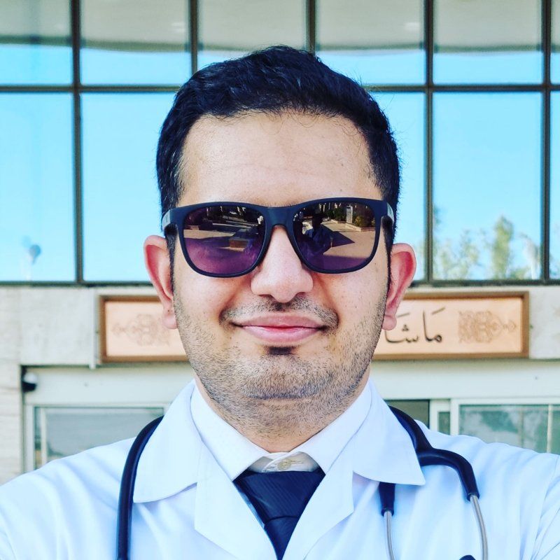 دکتر پویا واحدیان دکترای پزشکی