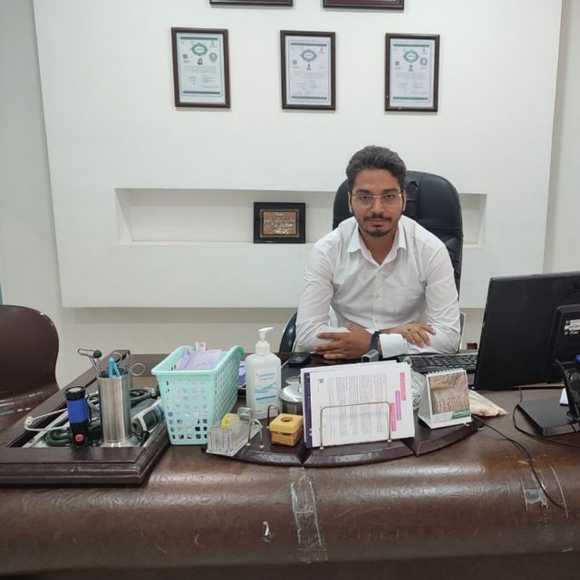 پیمان حیاتی دهلقی متخصص جراحی کلیه و مجاری ادراری و تناسلی