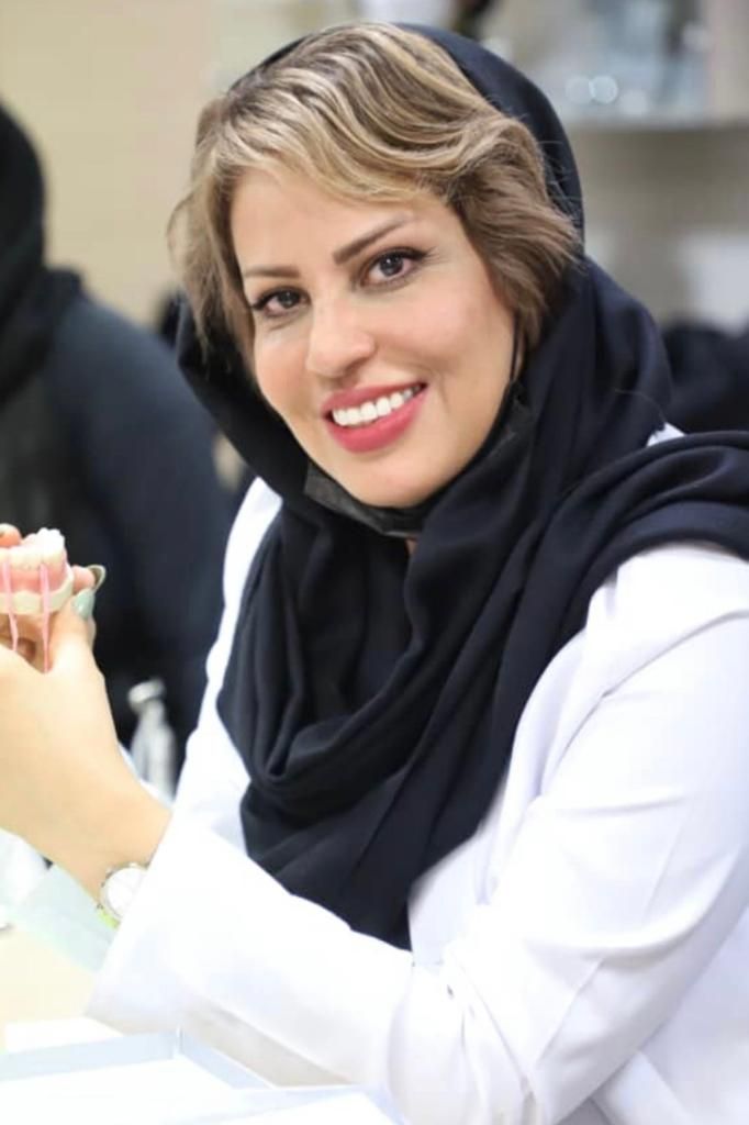 دکتر مریم زندیه دکترای دندانپزشکی