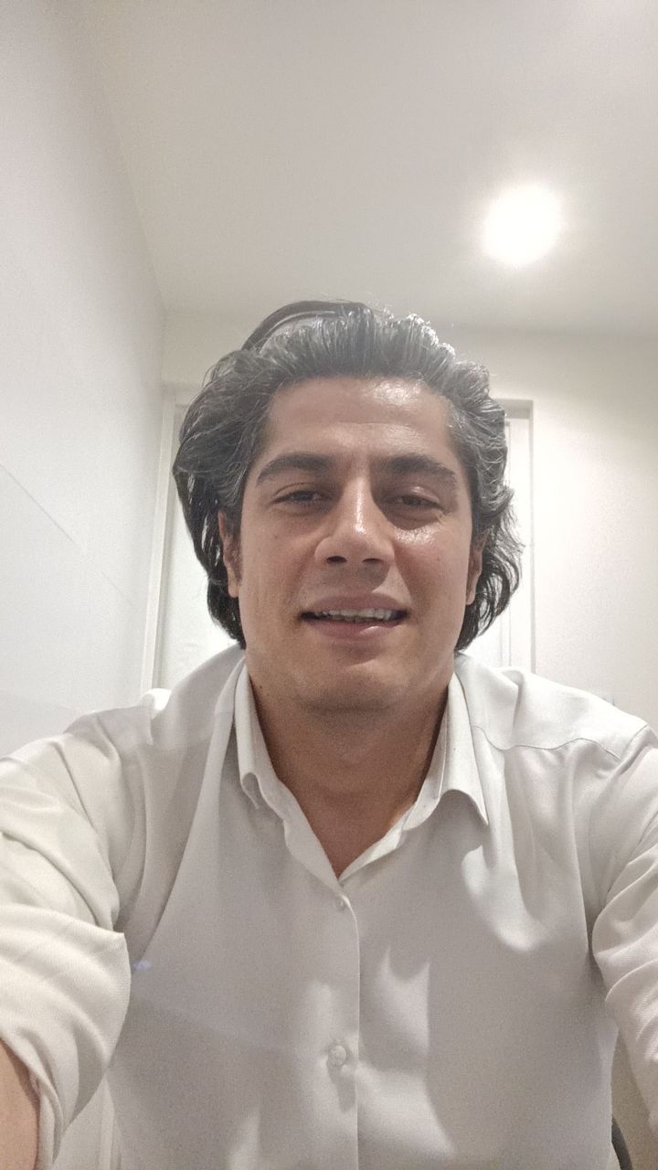 دکتر کیومرث اکابری