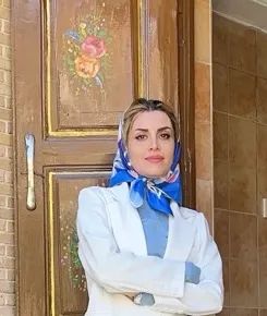 مینا خردمند متخصص رادیولوژی, دکترای پزشکی