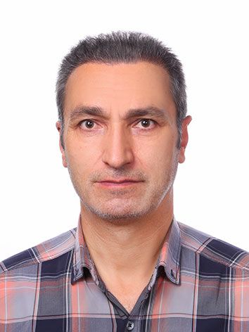 دکتر روح اله حسنی