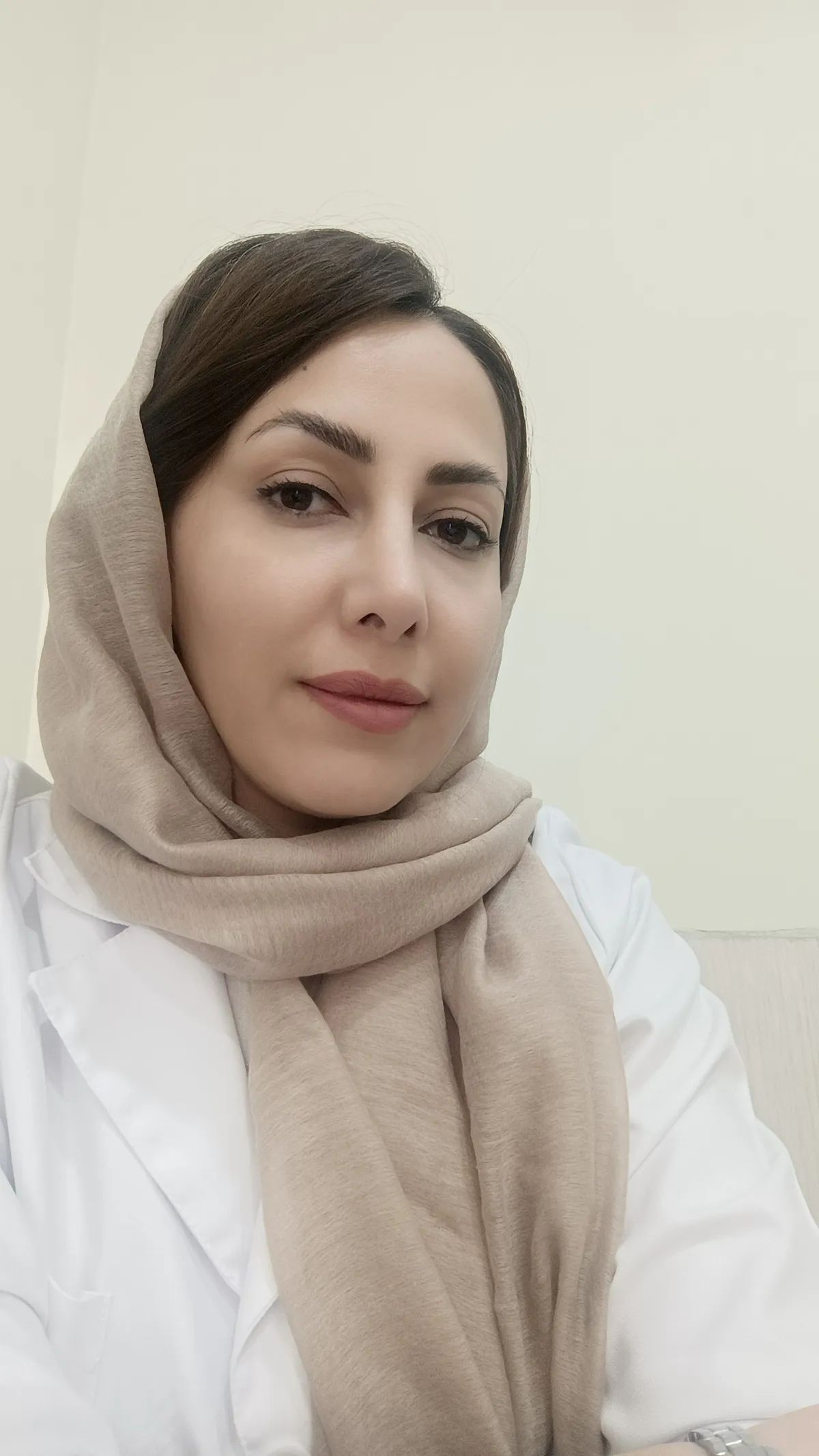 دکتر فرانک یحیائی سنگانی اینجانب به شما بیمار عزیز در درمان انواع بیماری های پوست مو ناخن کمک خواهم کرد همچنین به شما در زمینه ی انجام امور زیبایی مربوط به پوست و مو مشاوره خواهم داد.