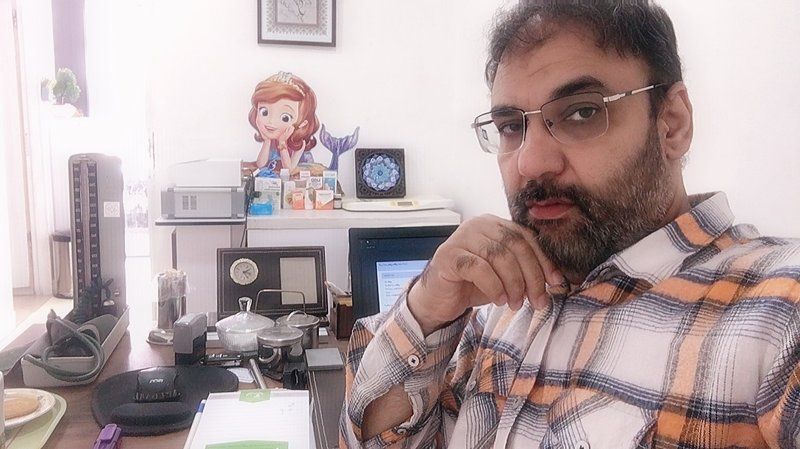 دکتر هادی سکاکی