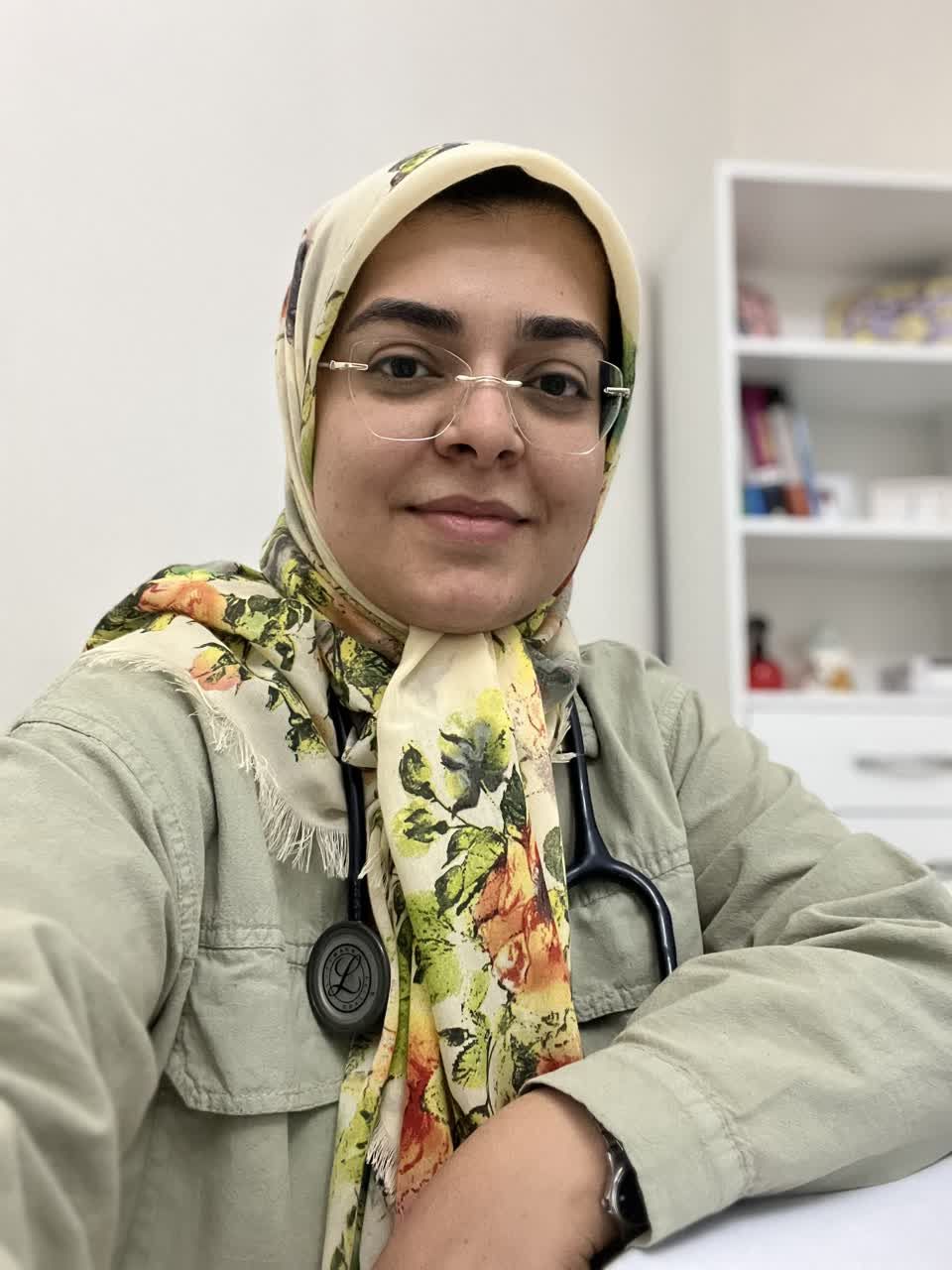 کیمیا ایرانمنش متخصص کودکان و نوزادان