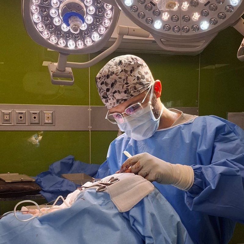 دکتر محمدمهدی درخشان مهر دانشجوی جراحی مغز و اعصاب و ستون فقرات و دیسک, دکترای حرفه ای پزشکی ( درد صورت ، درد دست ، سیاتیک، دیسک کمر و گردن و پشت ، سردرد سرگیجه عدم تعادل سکته مغزی )