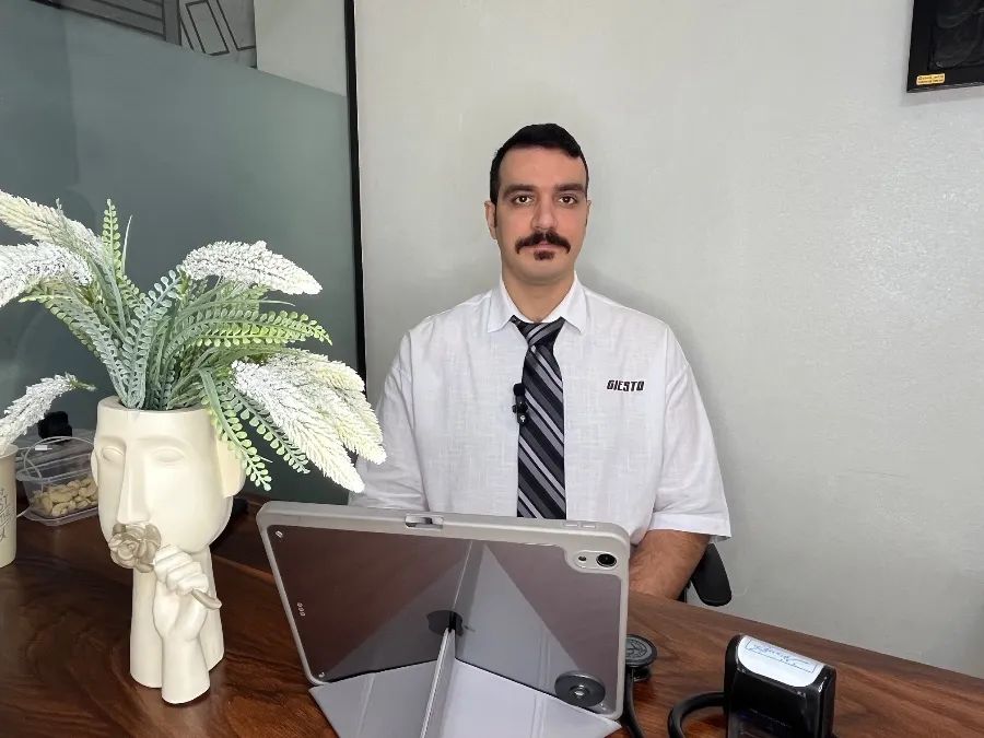 کاوه مدانلوفر دکترای پزشکی