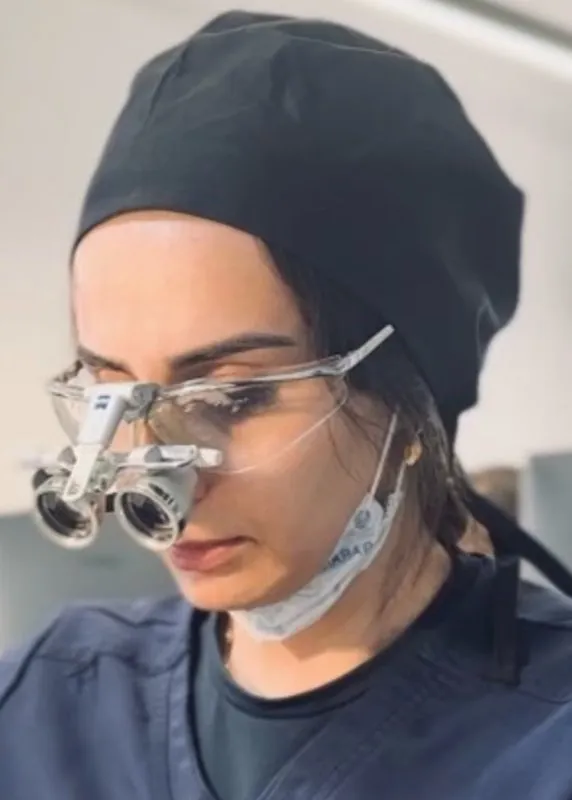 دکتر آویسا اکبری دکترای دندانپزشکی