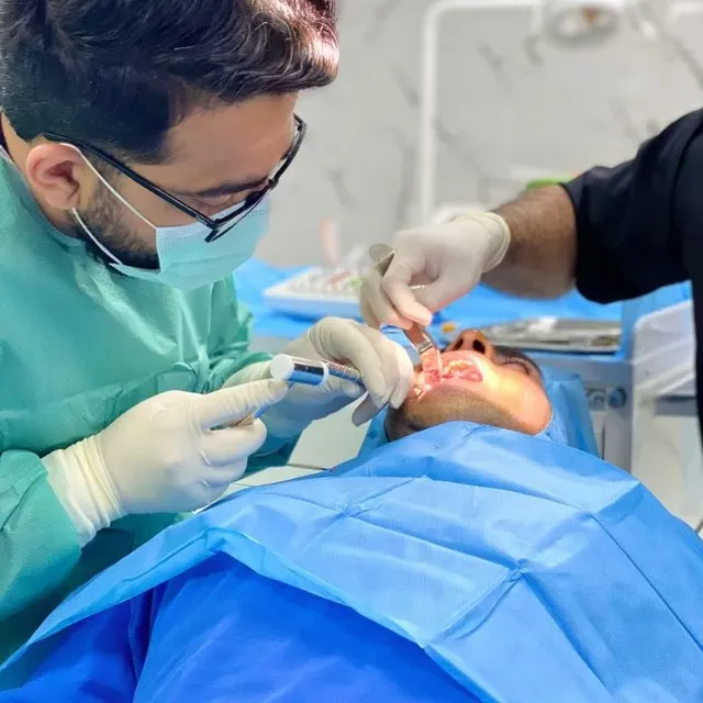 سجاد دشتی زاده دکترای دندانپزشکی