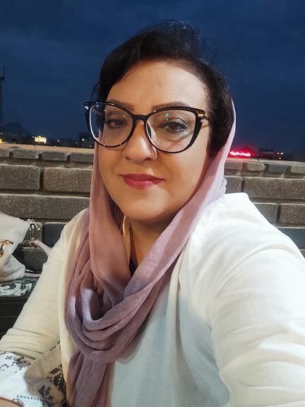 دکتر نیلوفر مکارمی