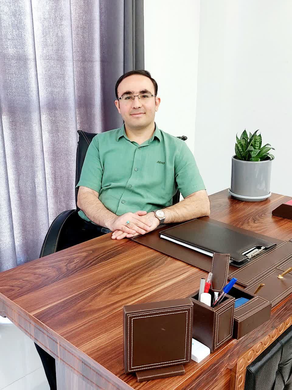 دکتر رضا داورنیا