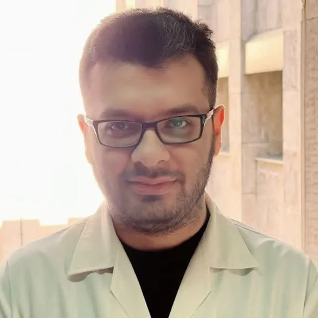 محسن دانشمند رزیدنت تخصصی رادیولوژی، سونوگرافی، سی تی اسکن، ام آر آی, دکترای حرفه‌ای پزشکی؛ بیماری‌های داخلی، کودکان، عفونی، قلب، زنان و زایمان، پوست و مو، اعصاب و روان؛ تفسیر آزمایش، نوار قلب، گرافی، اسکن؛ کنترل دیابت، تیروئید، فشار خون، آسم، کم خونی، سنگ، عفونت ادراری، درد اسکلتی, گوارش و کبد، درد معده، اسهال، یبوست، التهاب روده، کلیه و مثانه، تپش قلب، حنجره و ریه، تنگی نفس، سرفه، سردرد، درد شکم، درد قفسه سینه، بیماری تناسلی، سرماخوردگی، آنفلوآنزا، تجدید نسخه در صورت صلاحدید پزشک