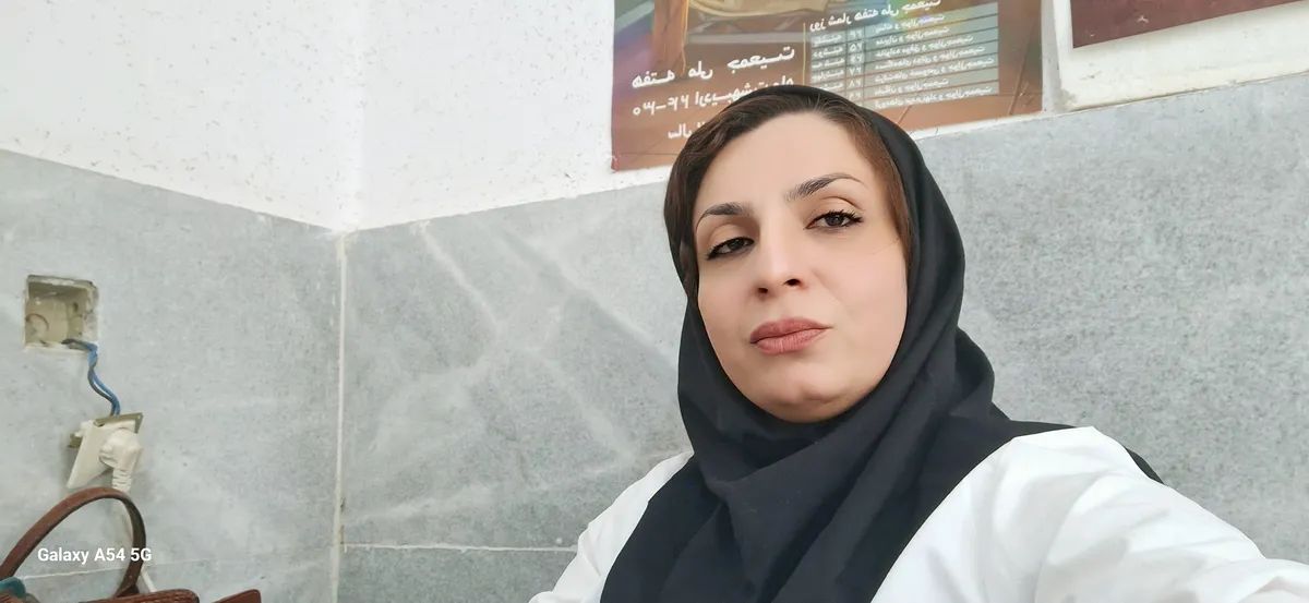 نشمین عزیزی لیسانس عالی مامایی و مشاور باروری