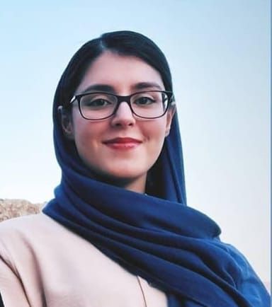 نیلوفر اوجی دکترای دندانپزشکی