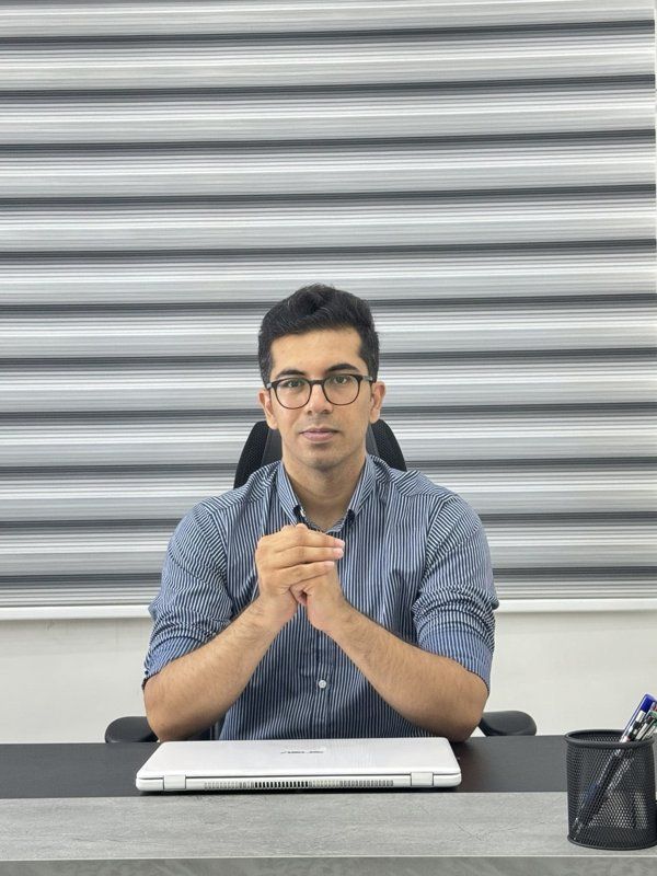 دکتر فرزاد فرهادی