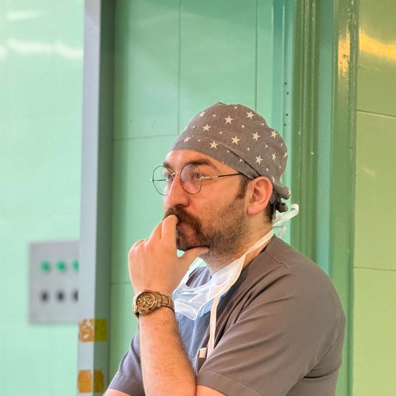 علی اعلاباف یوسفی رزیدنت ارشد تخصصی جراحی عمومی و عروق|همورویید(بواسیر) | فیشر(شقاق) | کیسه صفرا | هرنی(فتق)کشاله ران؛ناف؛شکم و... | جراحی های زیبایی | ماموپلاستی | ابدومینوپلاستی | کیست مویی, پزشک عمومی