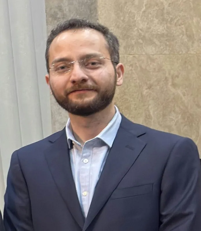 دکتر سیدعلیرضا قاسمی جراح و متخصص چشم |تجویز عینک و لنز و تنبلی چشم | اب مروارید | ناخنک | شالازیون(گل مژه) | گلوکوم(آب سیاه) | مجرای اشکی