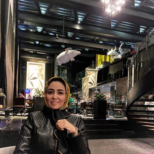 دکتر منا اسدی