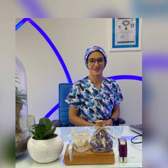 شیما عظیم زاد دکترای دندانپزشکی
