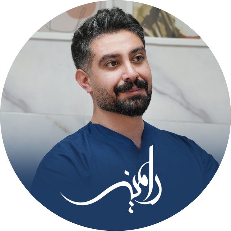 دکتر رامین نشسته
