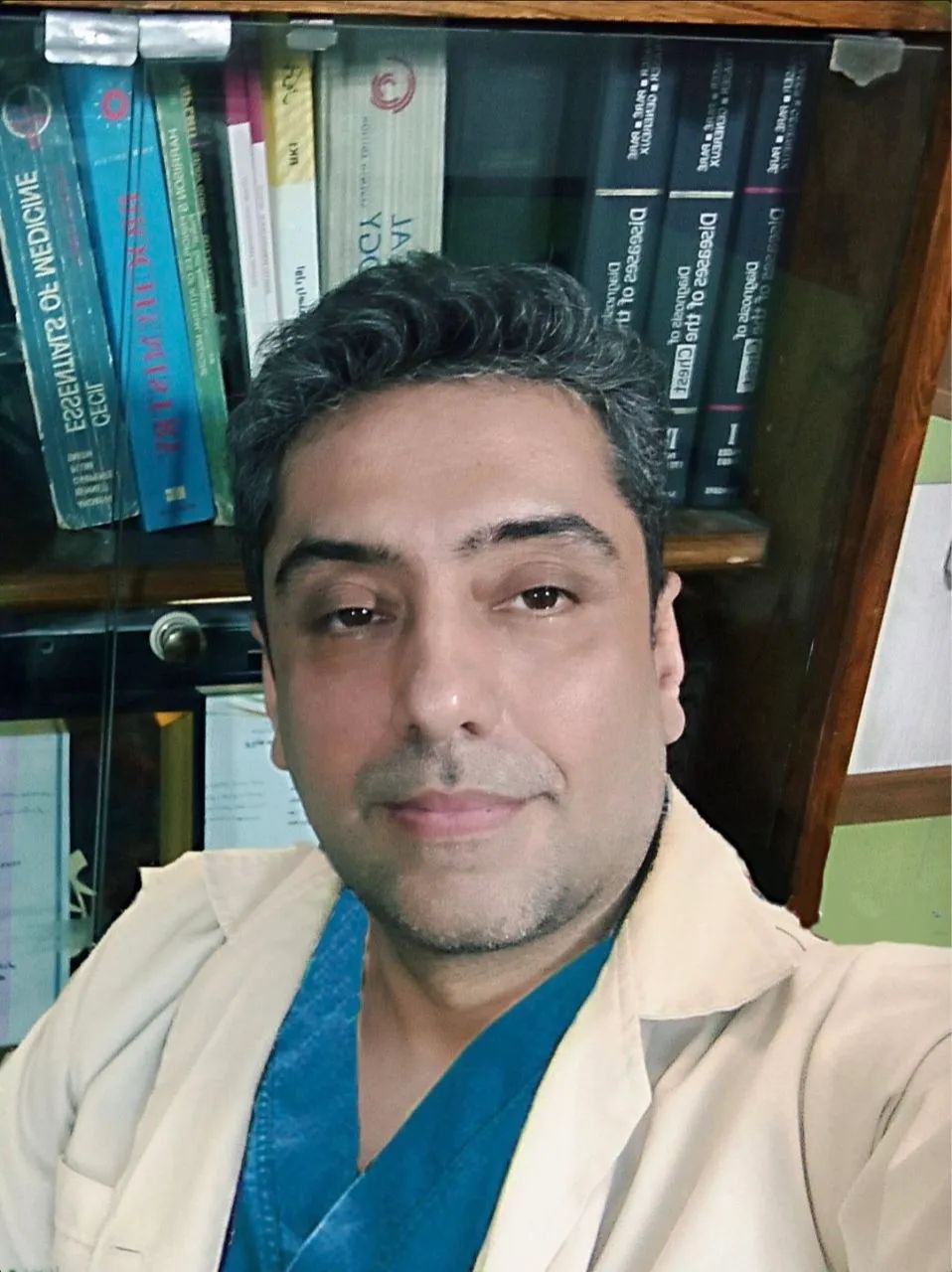 حسین علیان کیا متخصص پزشکی ورزشی ، درمان بدون جراحی دیسک و ارتروز ، تزریقات مفاصل و پی آر پی ، آسیب های ورزشی ، رژیم ورزشی, دکترای حرفه ای پزشکی