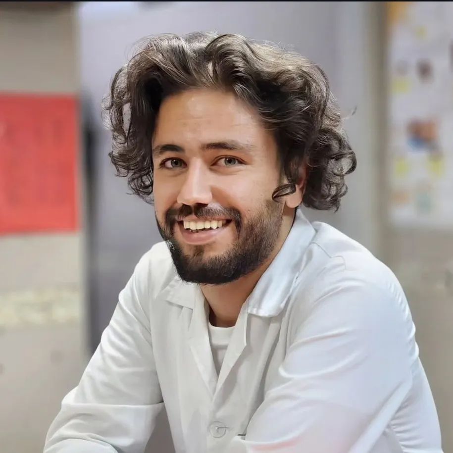 یاشار سهراب نسب دکترای پزشکی