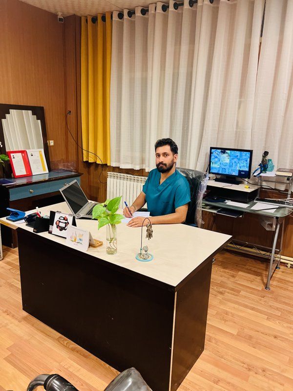 دکتر معراج مروجی فرد