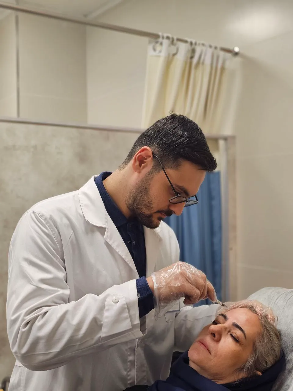 امیرحسین هدایتی دستیار تخصصی پوست، مو، زیبایی و لیزر (بیمارستان شهدا تجریش)