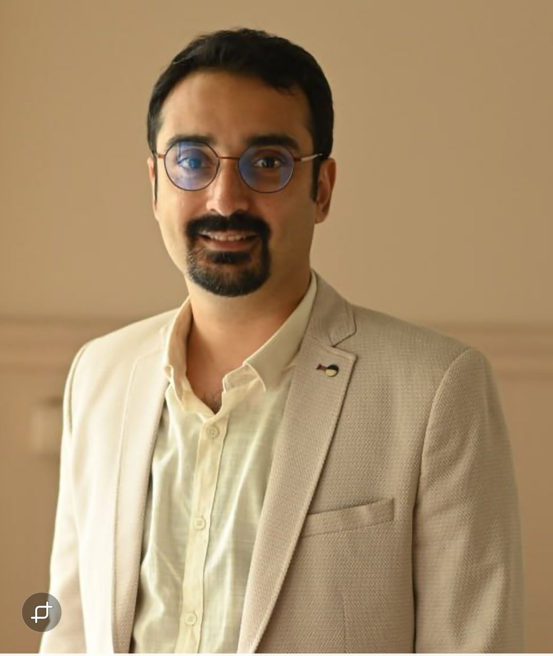 دکتر امیر نویانی