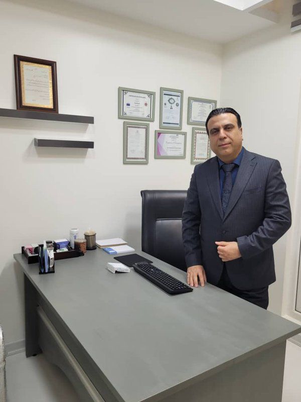 دکتر هوشمند حسینی نژاد فوق تخصص بیماریهای ریه .تشخیص و درمان بیماری  آسم و آلرژی تنفسی،عفونتهای تنفسی ، بیماریهای مزمن تنفسی و مشکلات تنفسی ناشی از تماسهای شغلی, دکترای حرفه ای پزشکی
