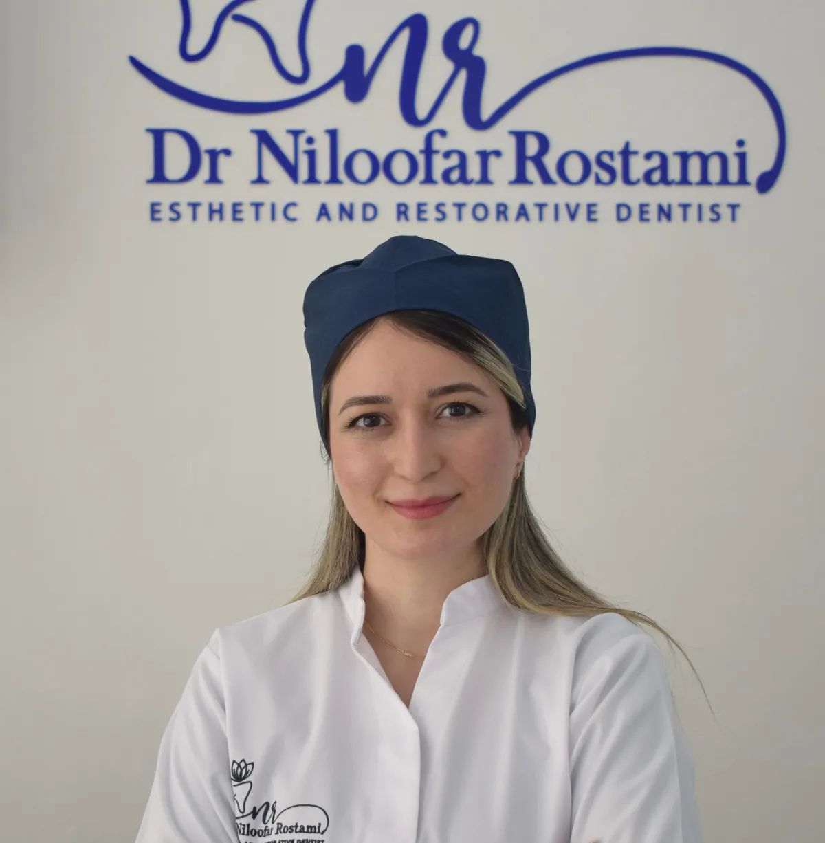 نیلوفر رستمی فیشمی متخصص دندانپزشکی ترمیمی