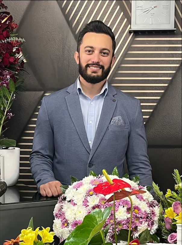 فرزام سقراطی دکترای دندانپزشکی