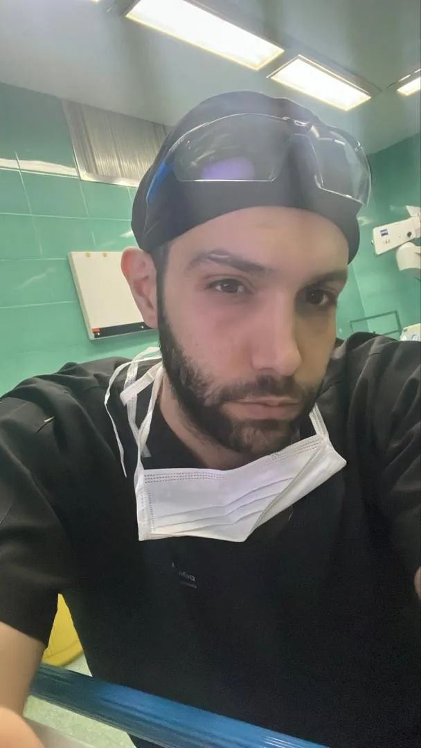 محمد صادقیان دکترای حرفه‌ای و رتبه برتر تخصص پزشکی و  رزیدنت تخصصی جراحی عمومی دانشگاه شهید بهشتی تهران | بیمارستان امام حسین  مشاوره و نوبت جراحی تخصصی فتق شکم در کیسه صفرا لاپاراسکوپیک زیبایی پستان   اسرع وقت جراحی در کنار بزرگترین جراح