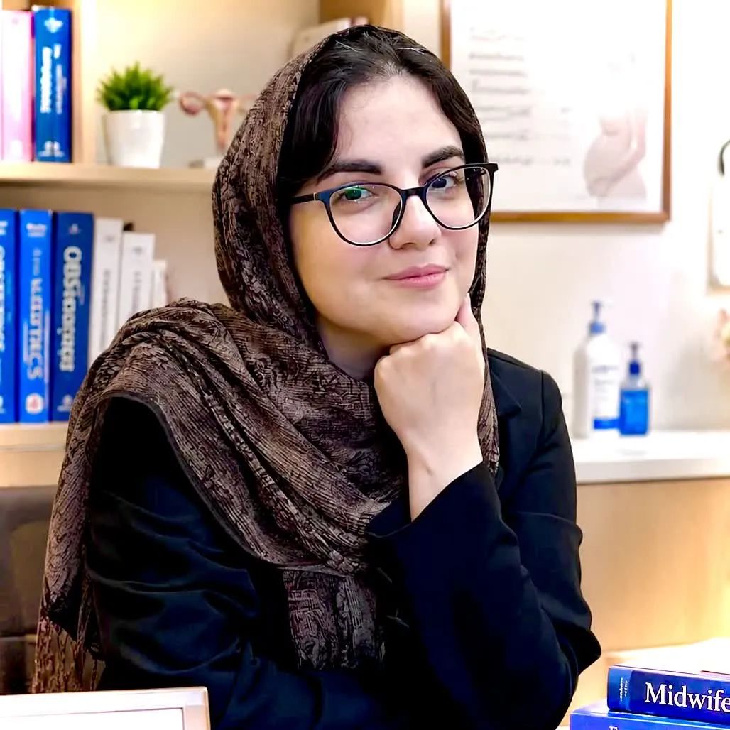 یاسمن حسین زاده لاخانی 