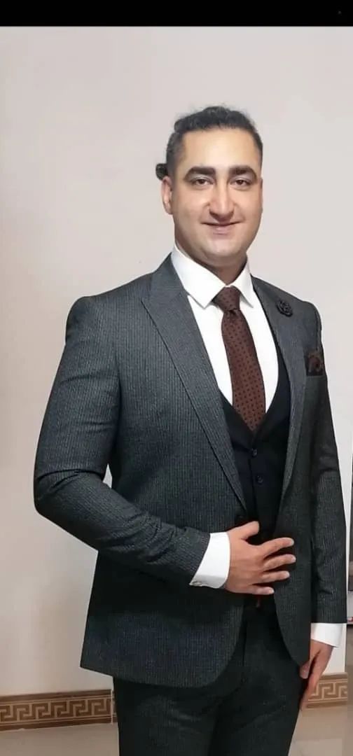 عارف صادقیان بروجنی دکترای دندانپزشکی